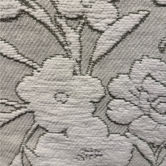 APHORISM Embossed Floral Patterned Throw With Tassels - Pale Green/White - Picture 3 of 5